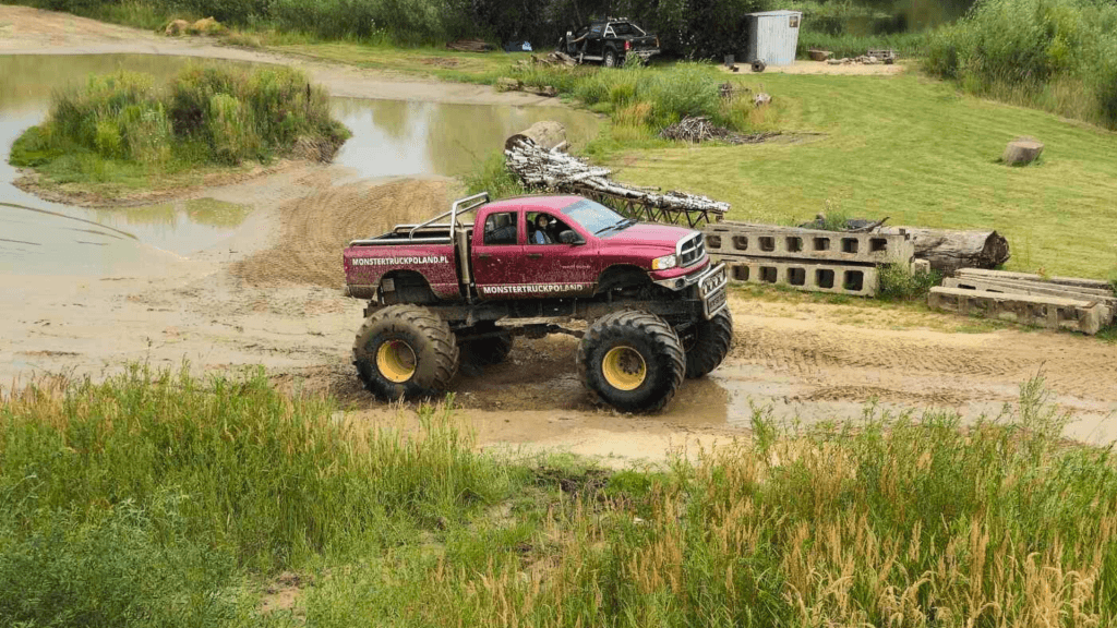 Monster Truck na torze – zdjęcie 2