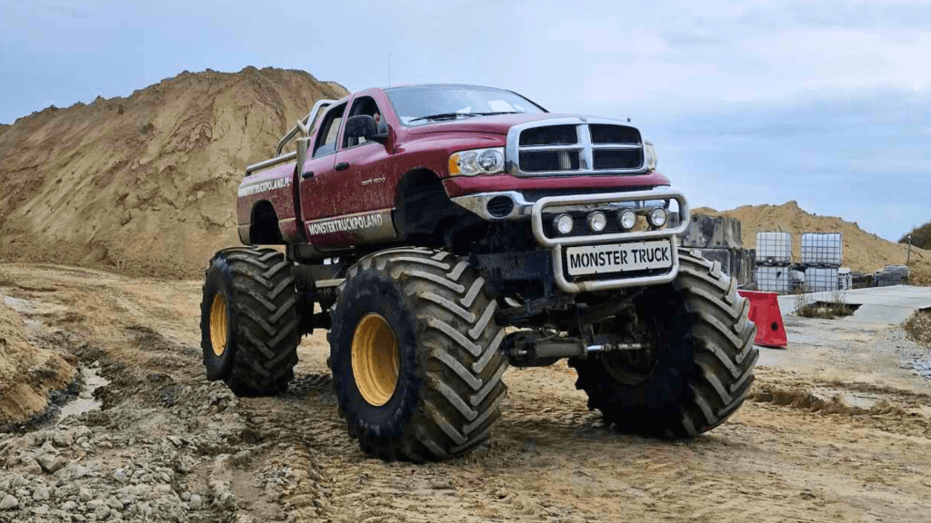 Monster Truck na torze – zdjęcie 1