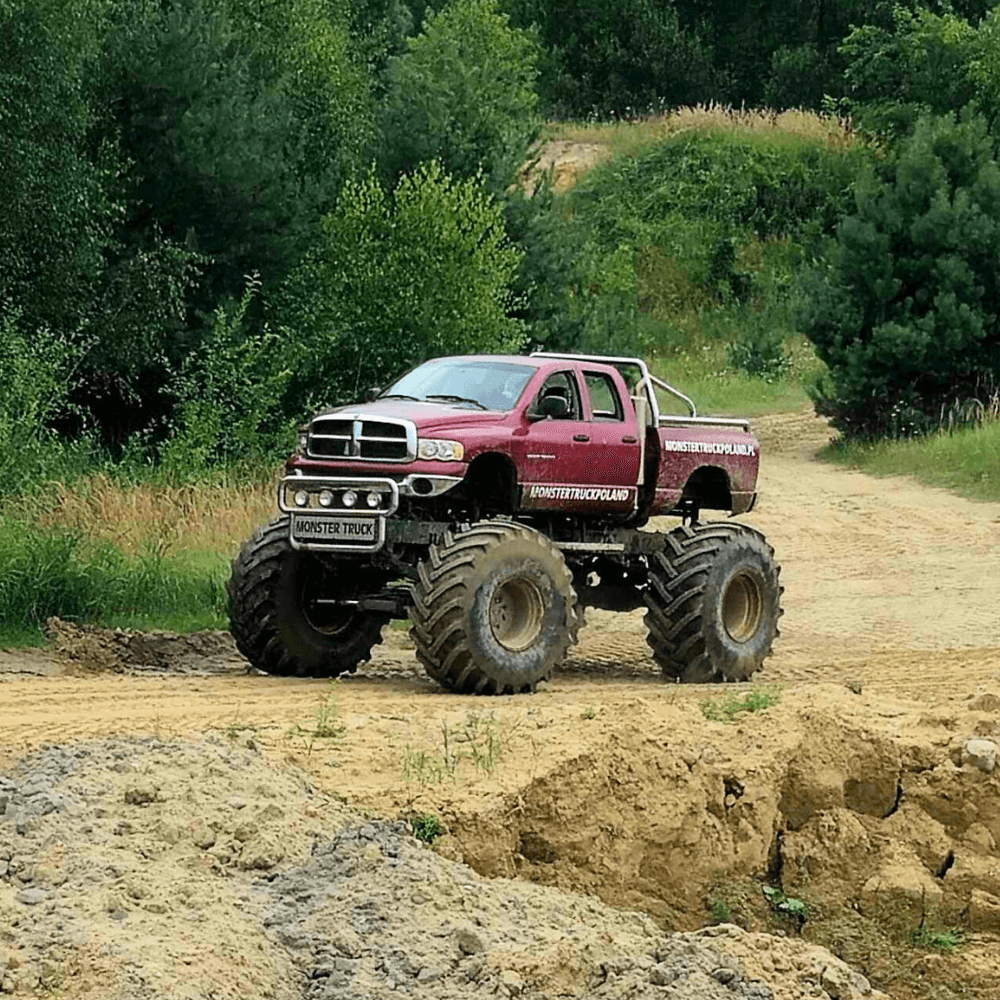 Monster Truck na torze – zdjęcie 3