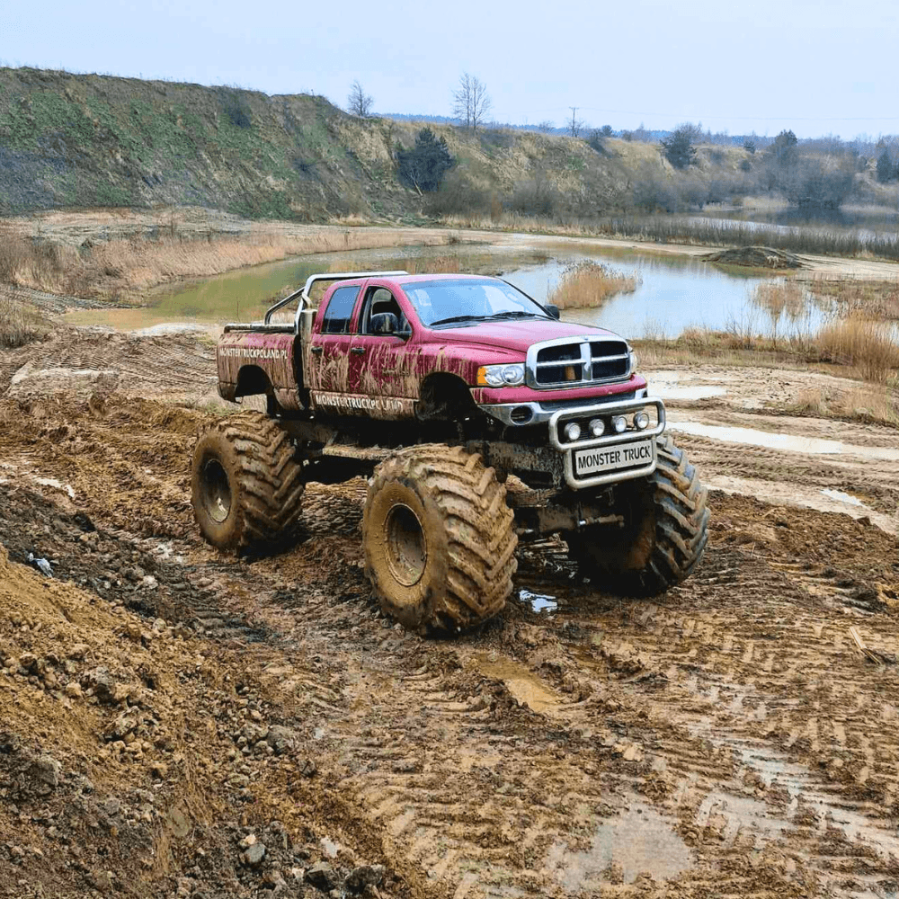 Monster Truck na torze – zdjęcie 4