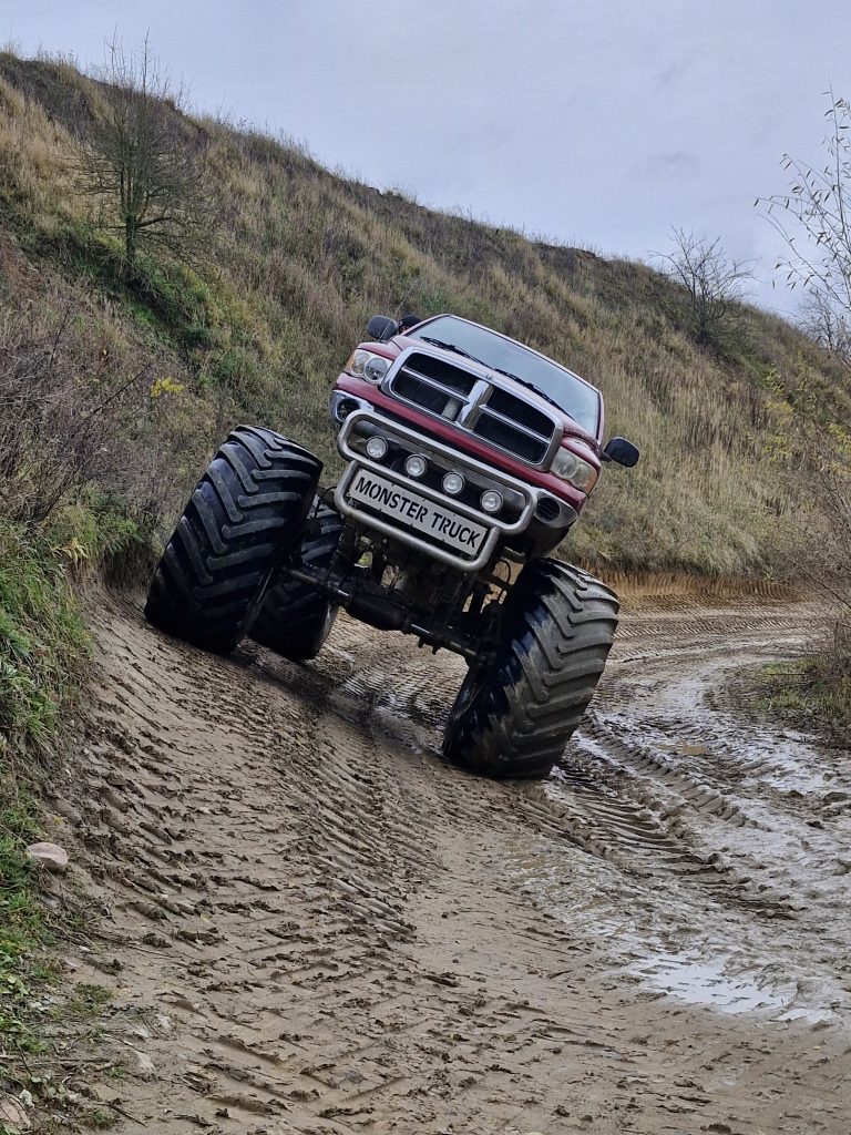 Monster Truck na torze – zdjęcie 6